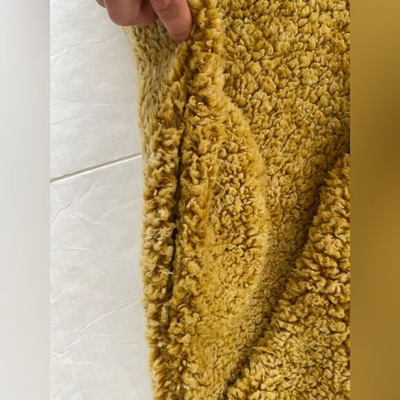 Fantastic Fawn Sherpa - Picture 3 of 6